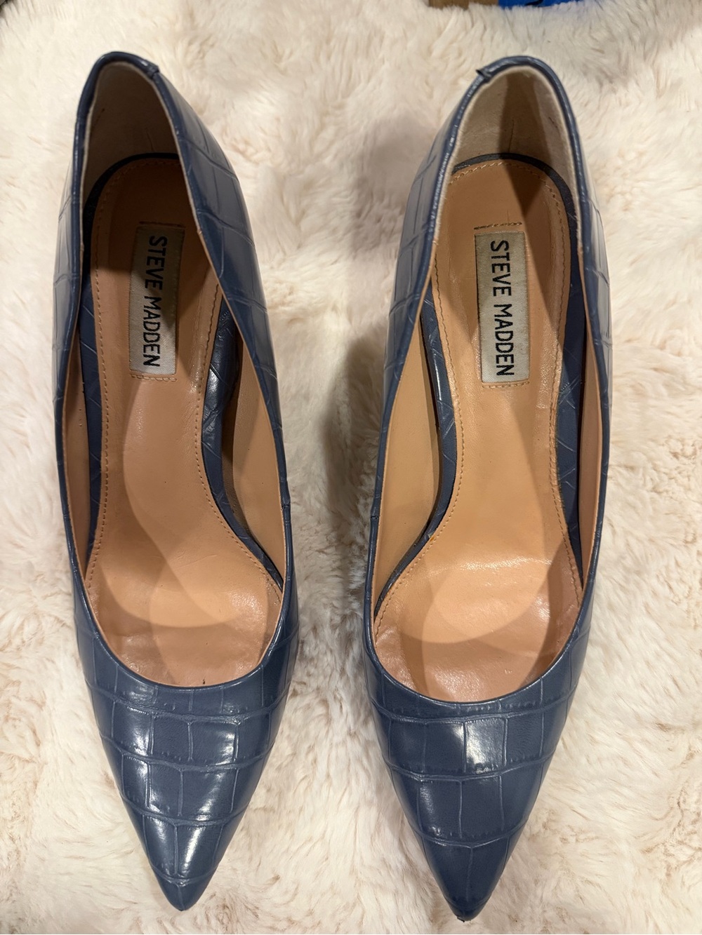 Steve Madden Navy Croc-Embossed Pointed Toe Pumps